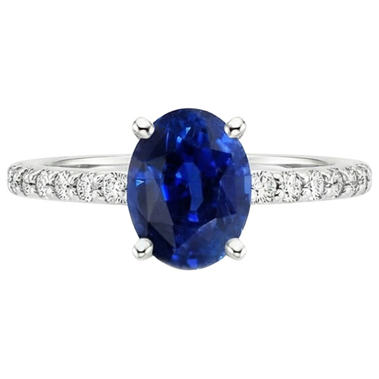 naturel oval diamant 5.25carats bague sur blanc