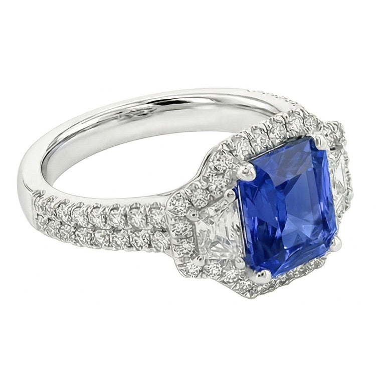 Bague de fiançailles ronde et trapèze diamant halo saphir 4 carats
