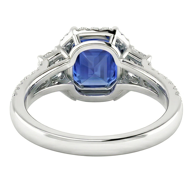 Bague de fiançailles ronde et trapèze diamant halo saphir 4 carats