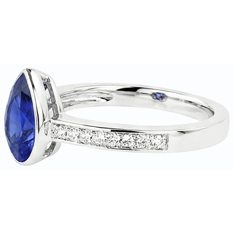 Bague de mariage avec pierres précieuses serti clos saphir bleu et diamants 3 carats