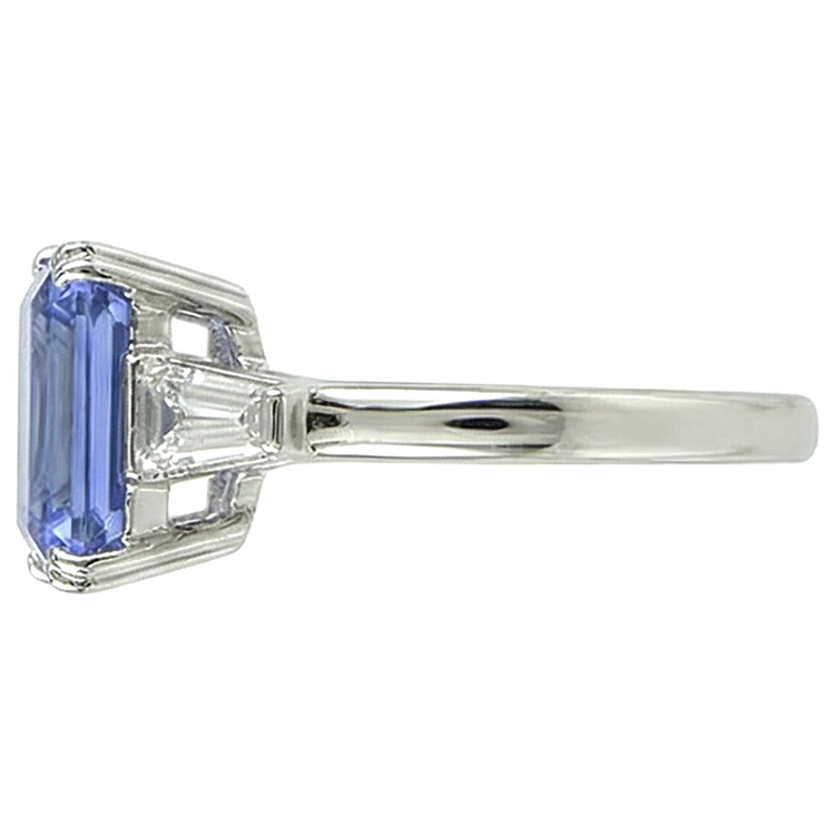 Bague de mariage en tanzanite trois pierres et diamant baguette 2 ct