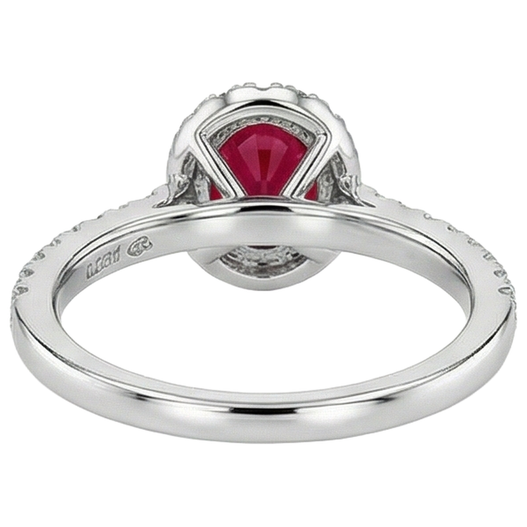 naturel oval rubis 4carats bague sur blanc