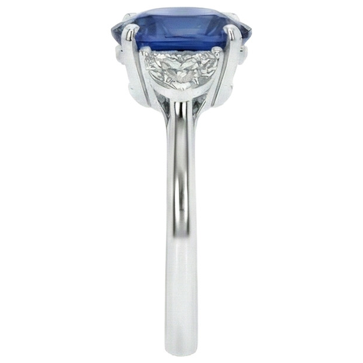 Bague diamant 3 pierres avec saphir bleu profond ovale en or 8.25 carats 14K