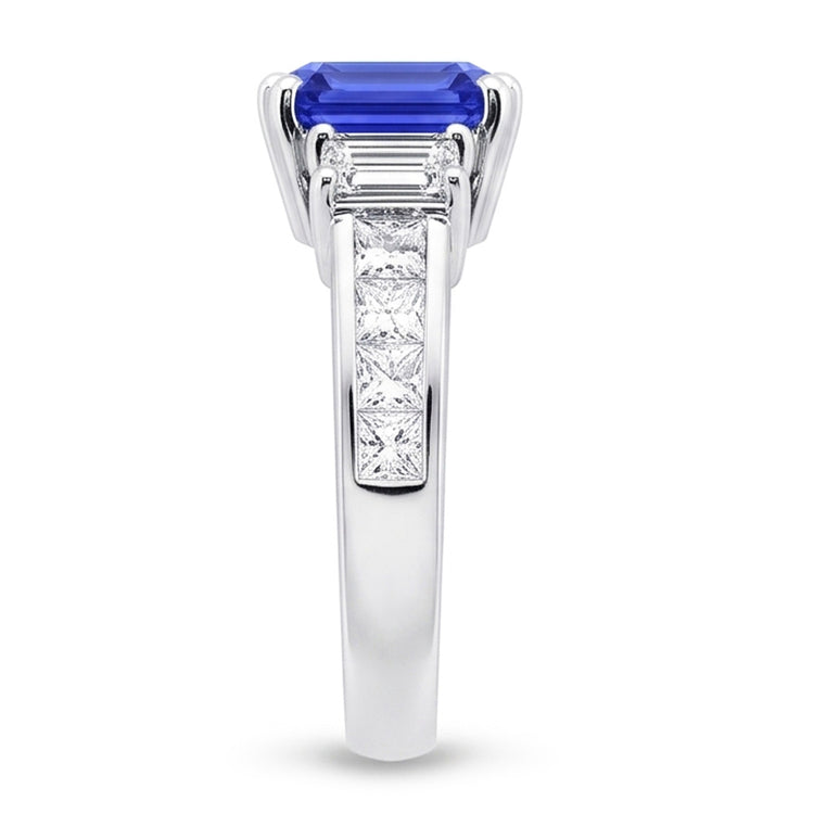 Bague diamant émeraude et saphir 3 pierres style 4.50 carats ensemble de canaux