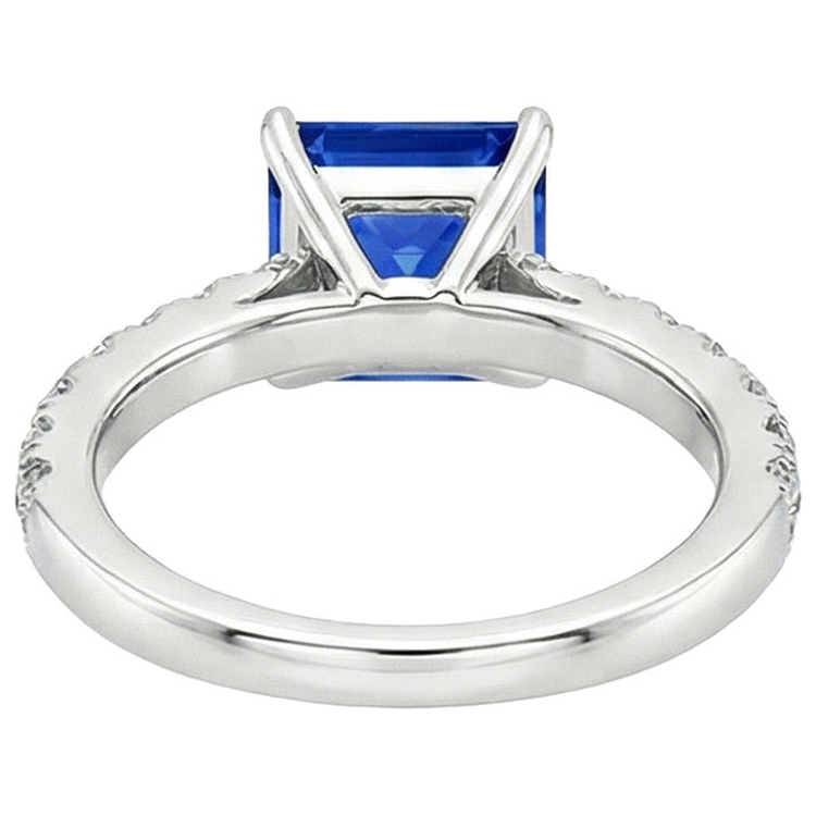 Bague diamant pour femme en or princesse saphir bleu accentué de 4.50 carats