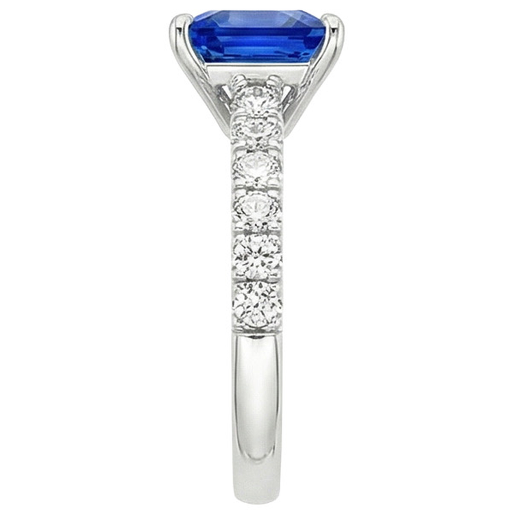 Bague diamant pour femme en or princesse saphir bleu accentué de 4.50 carats