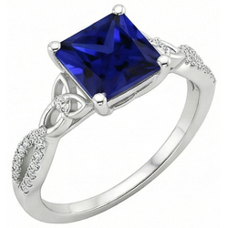 Bague diamant taille princesse saphir bleu tige torsadée en or 4 carats