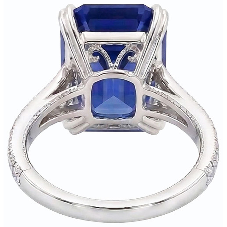 Bague en Diamant de Style Ancien Avec Saphir Bleu émeraude 8 Carats et Accents pavés