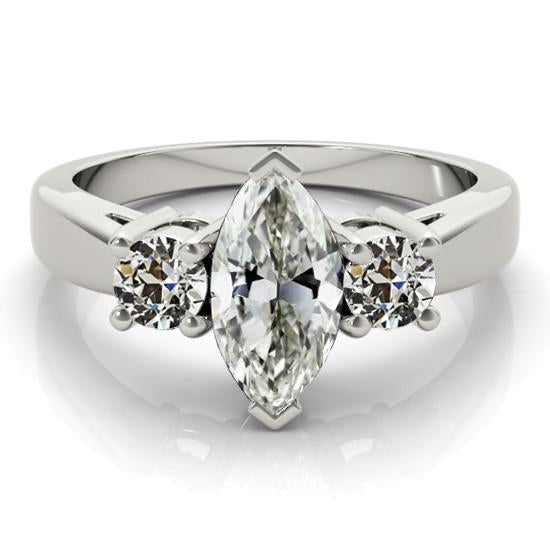Bague en Naturel diamant taille ancienne marquise 3 pierres sertie de paniers à griffes en V 4.50 carats