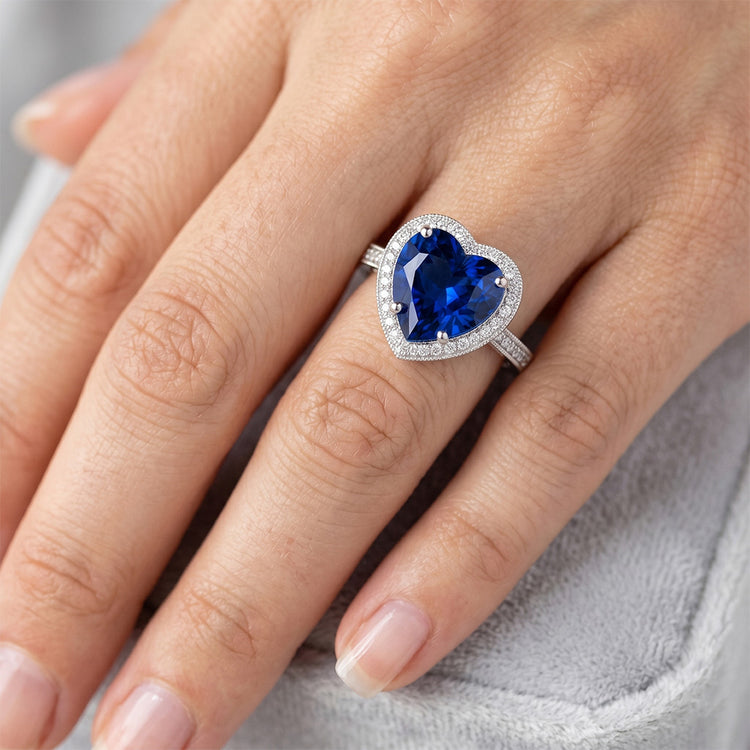 Bague en forme de coeur avec saphir bleu du Sri Lanka et diamants 7.76 carats WG 14K