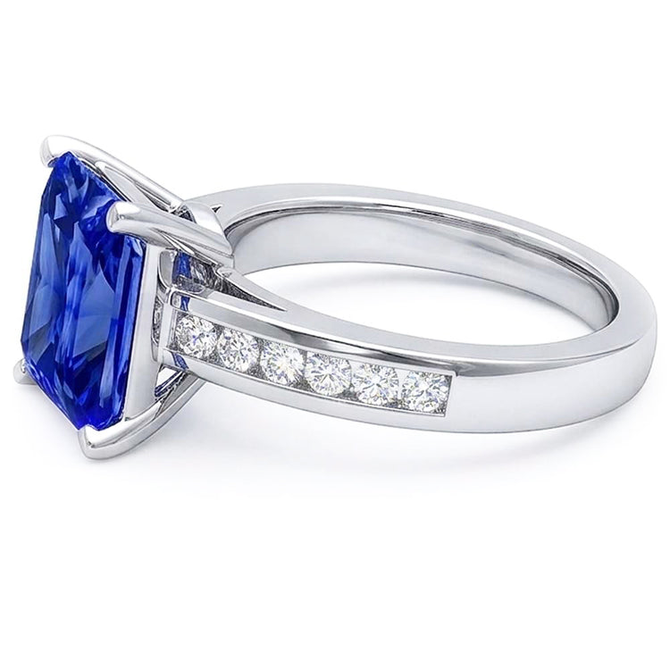 Bague en or anniversaire saphir bleu 4 carats serti de diamants