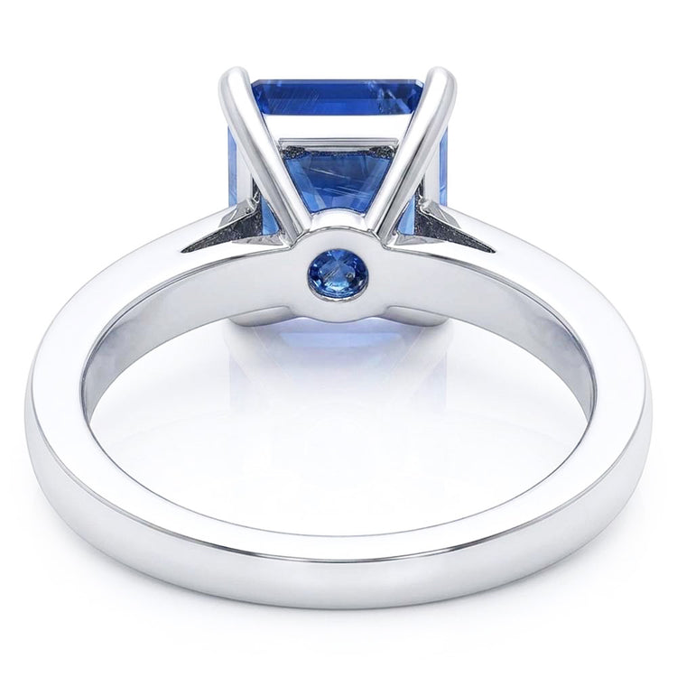 Bague en or anniversaire saphir bleu 4 carats serti de diamants