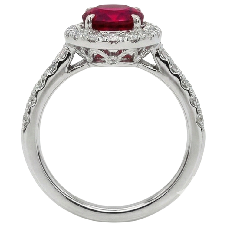 Bague en or blanc avec rubis et diamants taille ovale de 4.5 ct