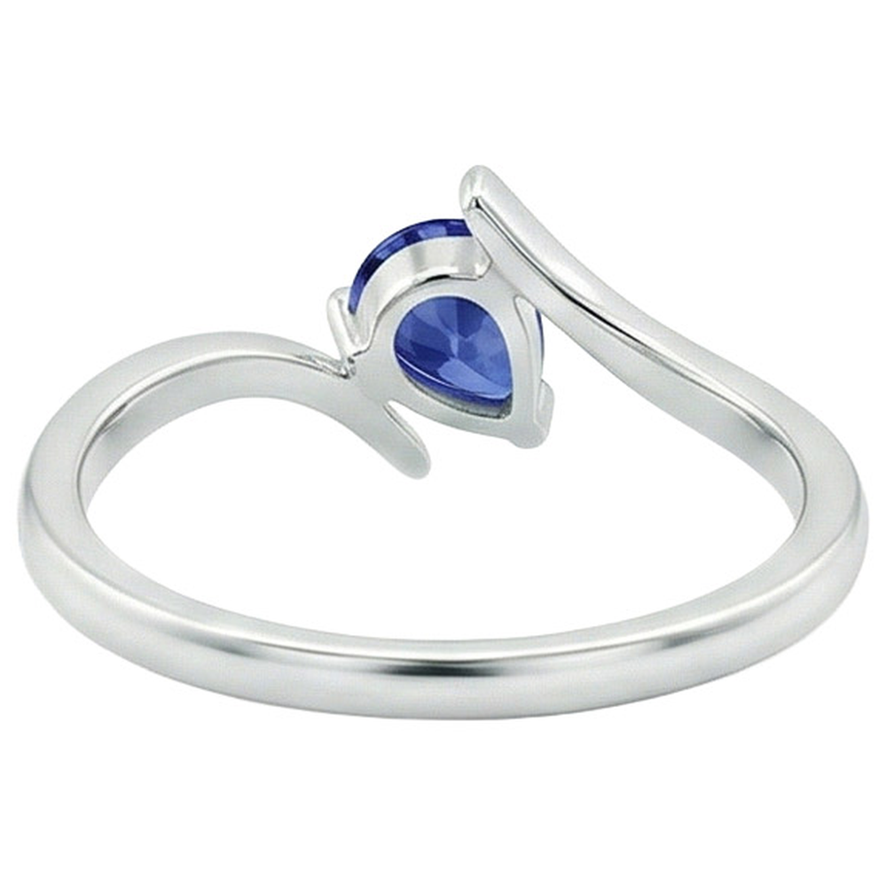 naturel pear saphir 2carats bague sur blanc