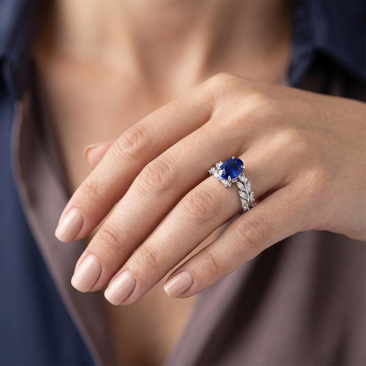 Bague en or pour femme Saphir de Ceylan ovale avec diamants marquise 4 carats