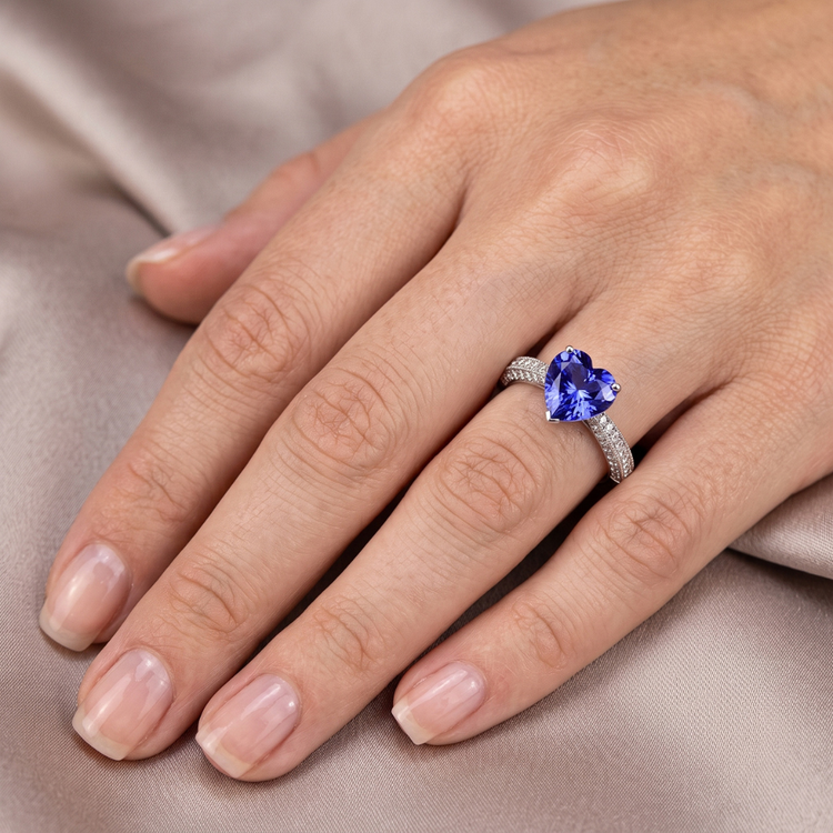 Bague en saphir bleu avec pierres précieuses 4 carats pavé de diamants multi-rangs