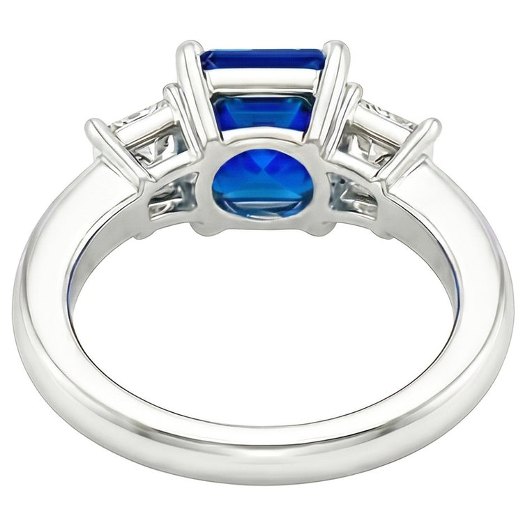 Bague en saphir bleu avec pierres précieuses de 2.50 carats. diamants éclatants étincelants
