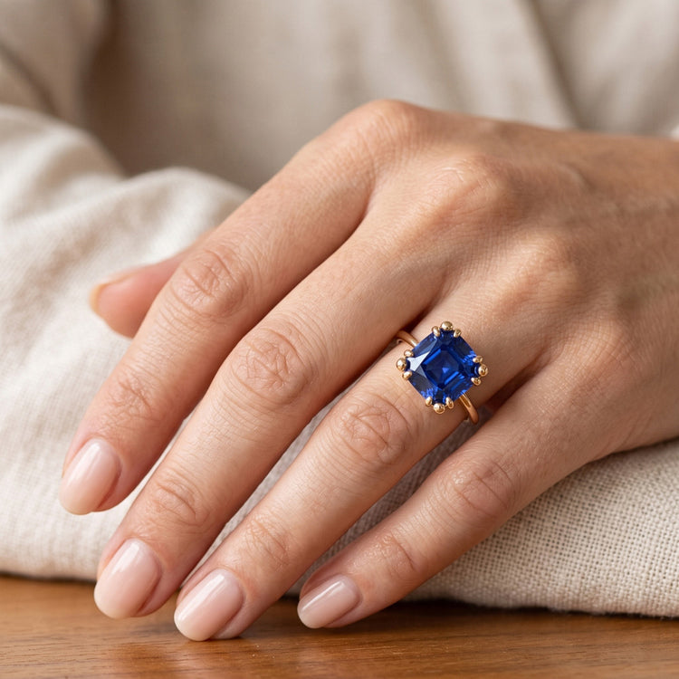 Bague en saphir bleu coussin solitaire pour femme 2.50 carats triple griffes
