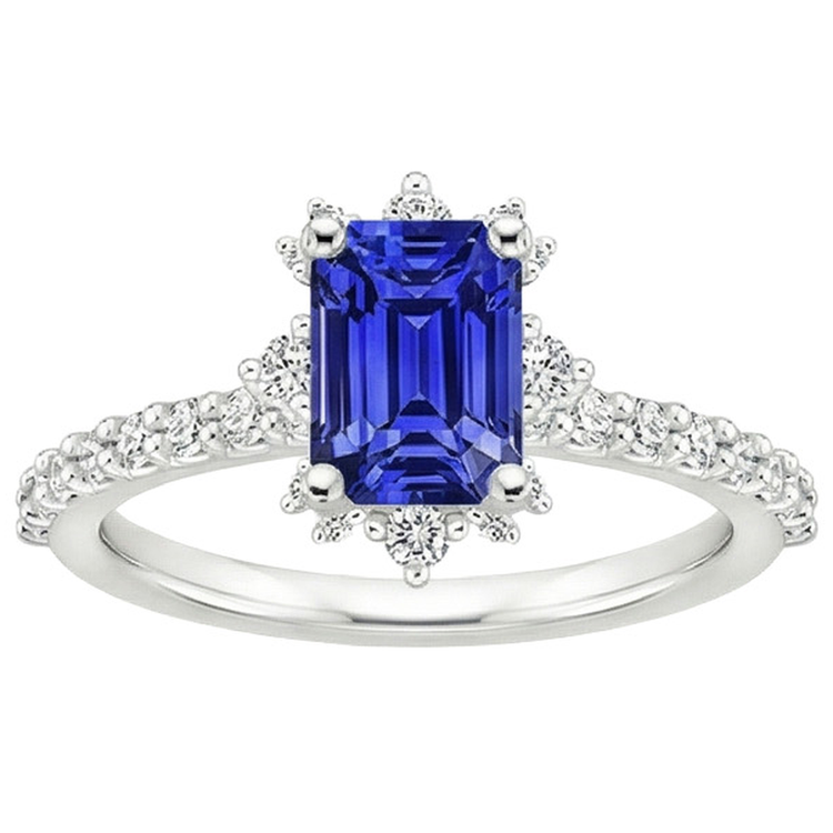 Bague en saphir bleu et diamants. solitaire émeraude de 4.25 carats avec accents