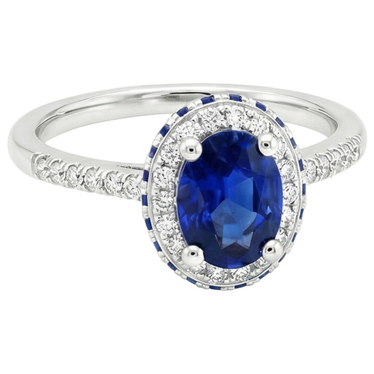 naturel oval saphir 4.50carats bague sur blanc