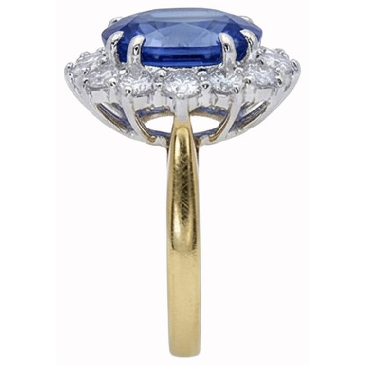 Bague ovale en saphir de Ceylan et diamants de 8.51 cts en or blanc bicolore 14K