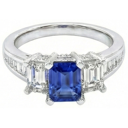 Bague saphir bleu émeraude 3 pierres sertie d'accents 3 carats