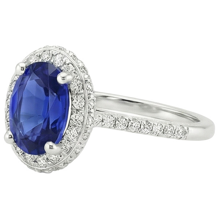 Bague saphir bleu halo taille ovale et serti de diamants 3.75 carats