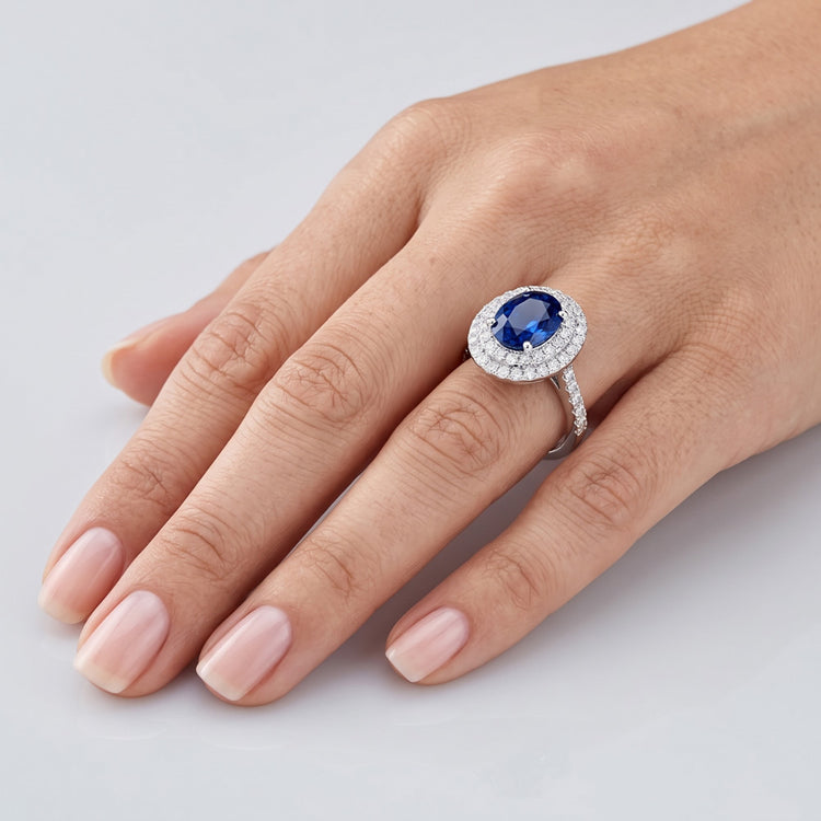 Bague saphir de Ceylan ovale de 3.40 ct avec diamants ronds en or blanc