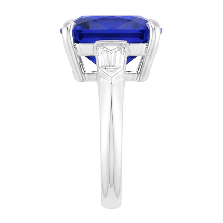 Bague saphir émeraude à trois pierres. diamant baguette conique de 3.50 carats