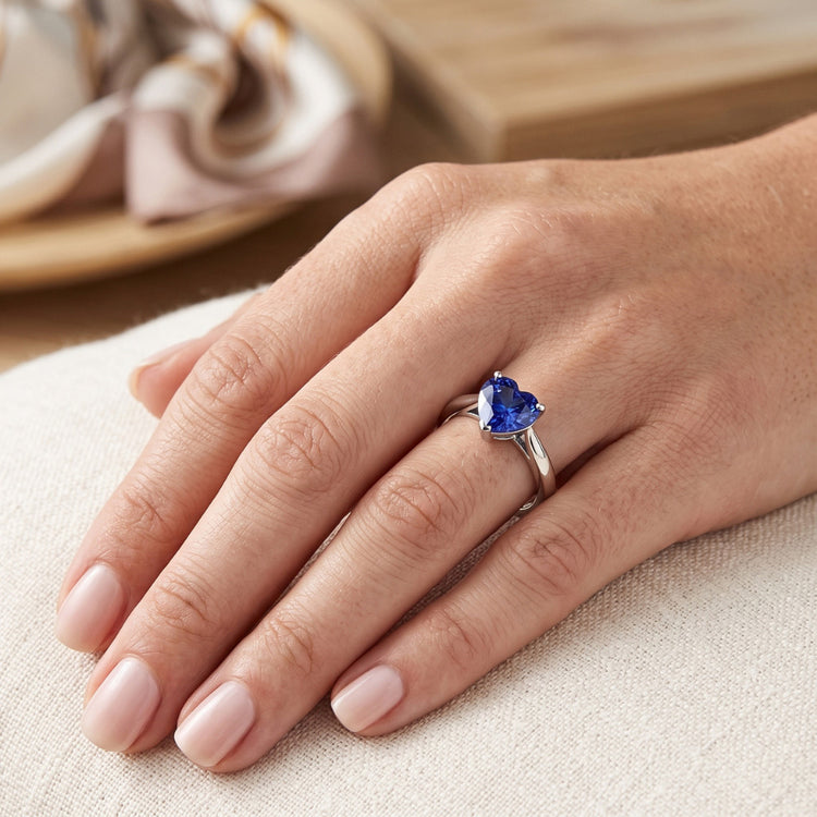 Bague solitaire 2 carats sertie de griffes en cœur bleu clair saphir or 14K