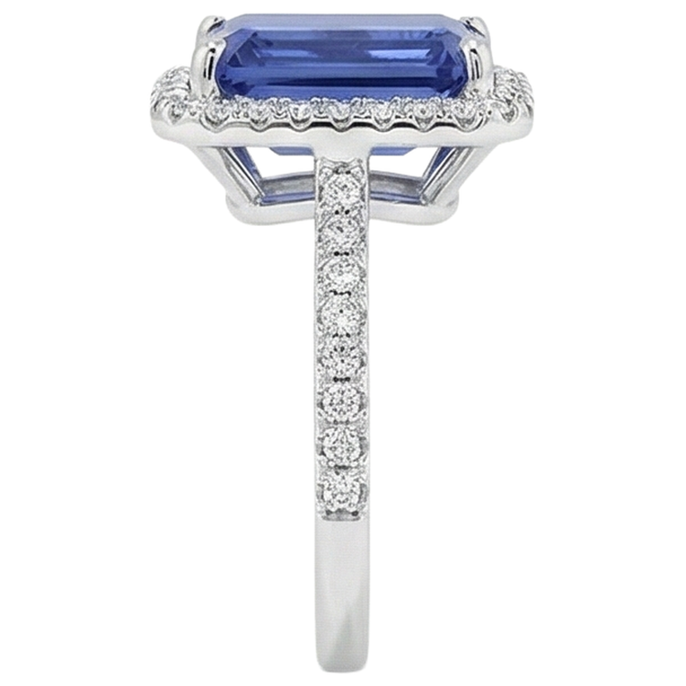 Bague solitaire en diamant tanzanite taille émeraude de 5.50 ct avec accent
