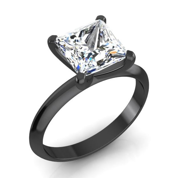 Bague solitaire en or noir et Naturel diamant taille princesse