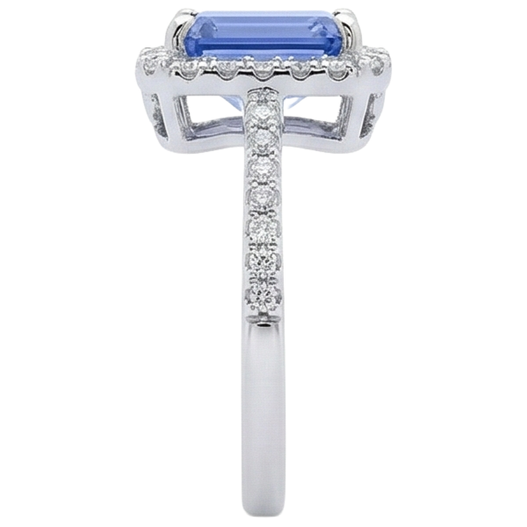 naturel tanzanite 5.80carats bague sur blanc