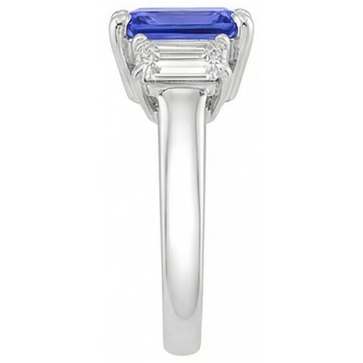 Bague trois pierres diamant émeraude et saphir de Ceylan sertie de griffes 3 carats