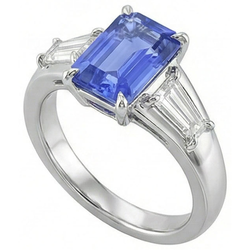 Bague trois pierres saphir bleu émeraude et diamants 3.50 carats