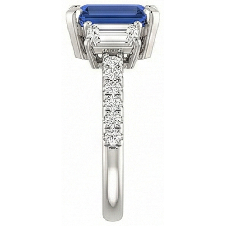 Bague trois pierres saphir émeraude avec diamants accentués 4.50 carats