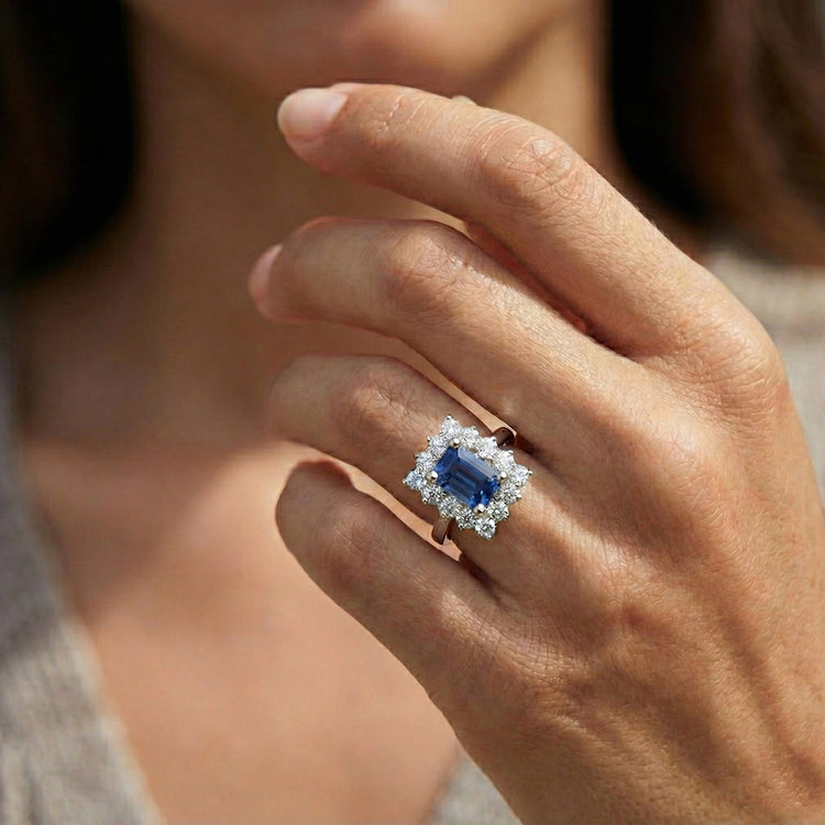 Bague 2 Carats Emeraude Ceylan Saphir Et Diamants Naturels Extraits des Mines ( et non cultivés en laboratoire ) Or Blanc 14K