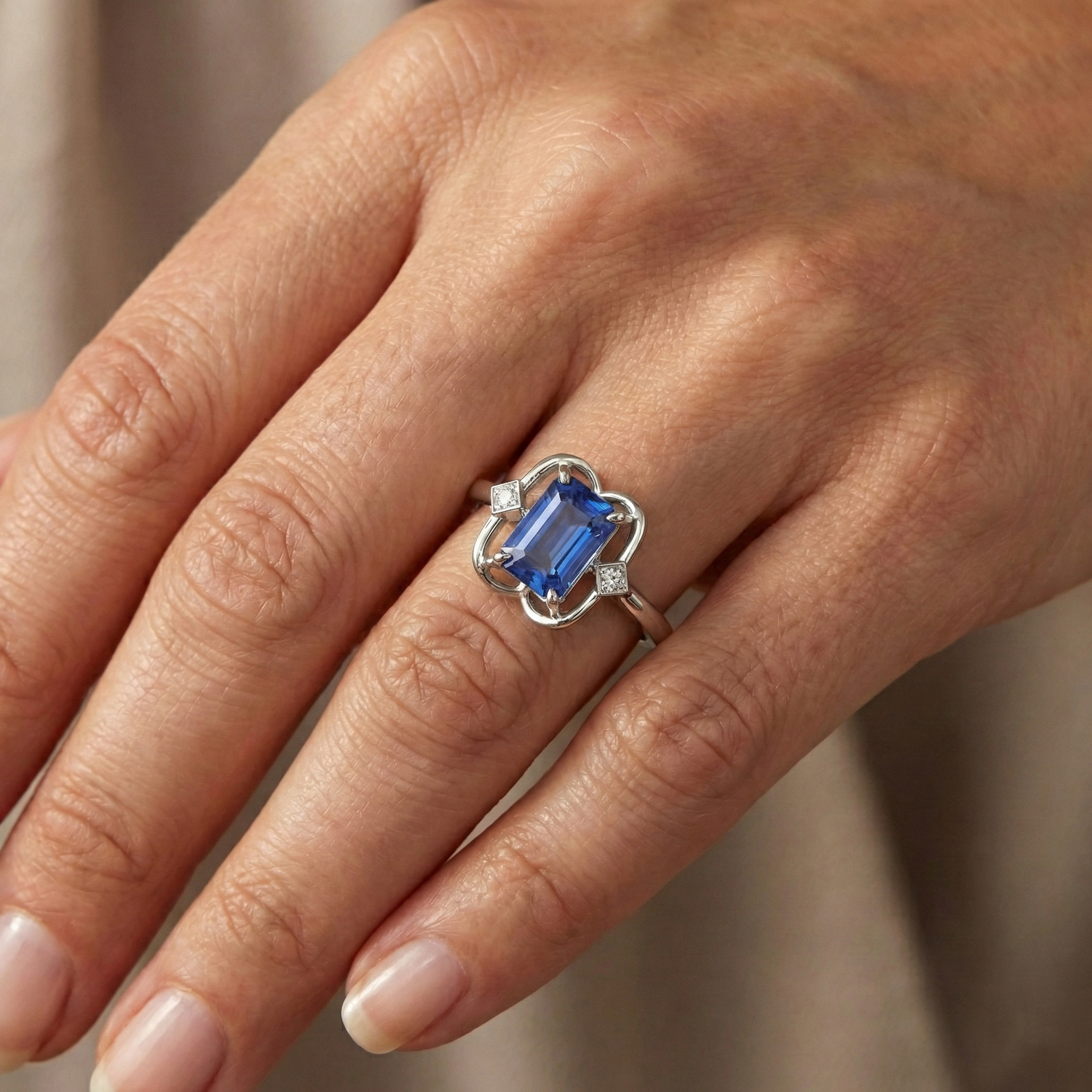 naturel diamant 1.75carats bague sur blanc