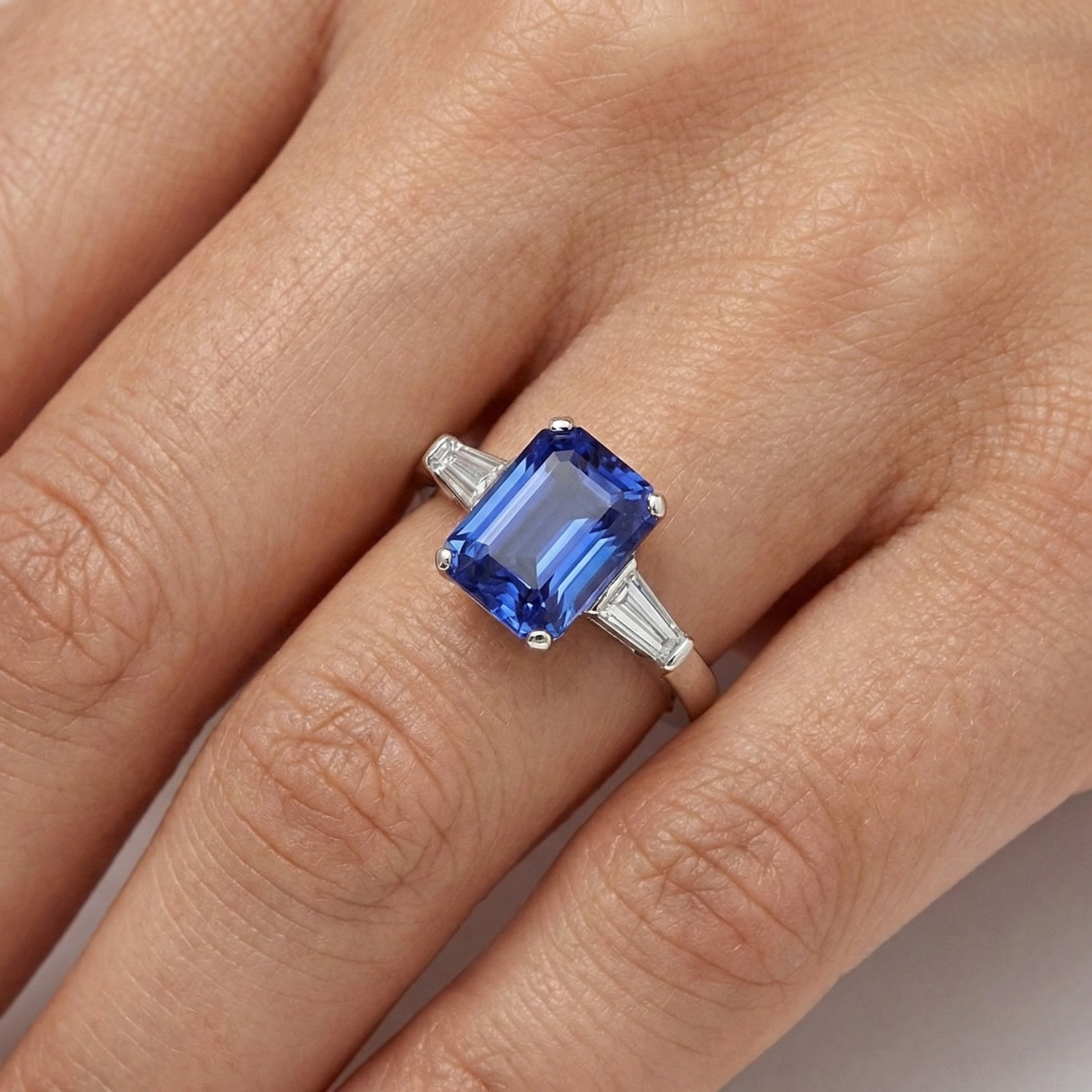naturel radiant saphir 3.50carats bague sur blanc