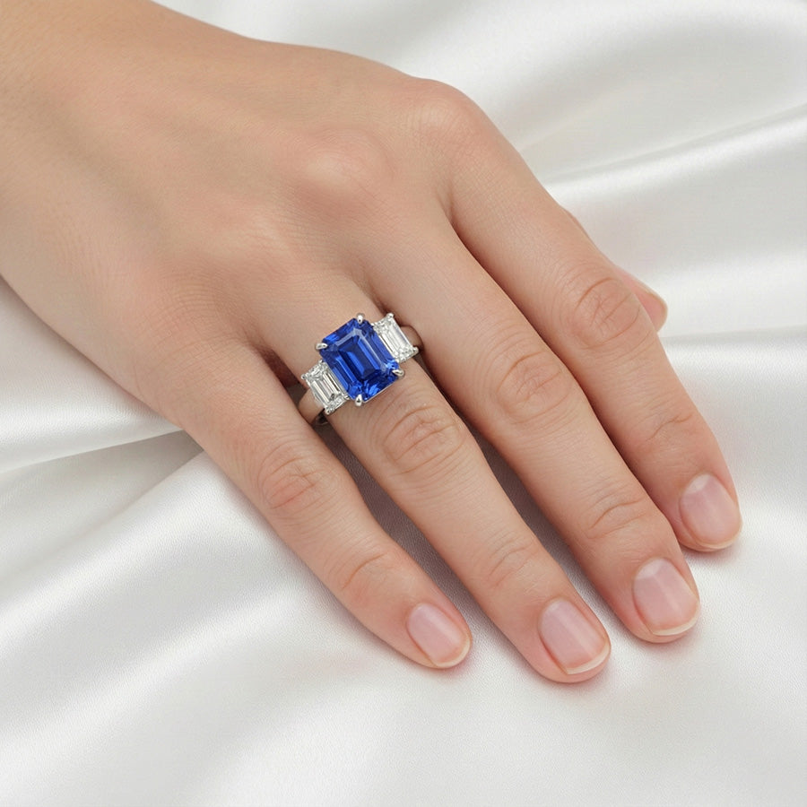 naturel radiant diamant 5carats bague sur blanc