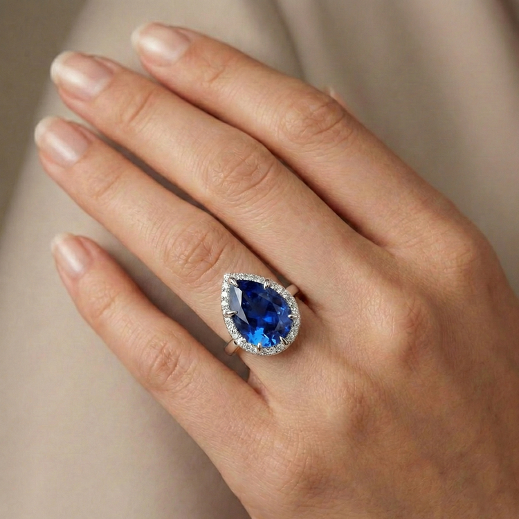 naturel pear diamant 6.75carats bague sur blanc