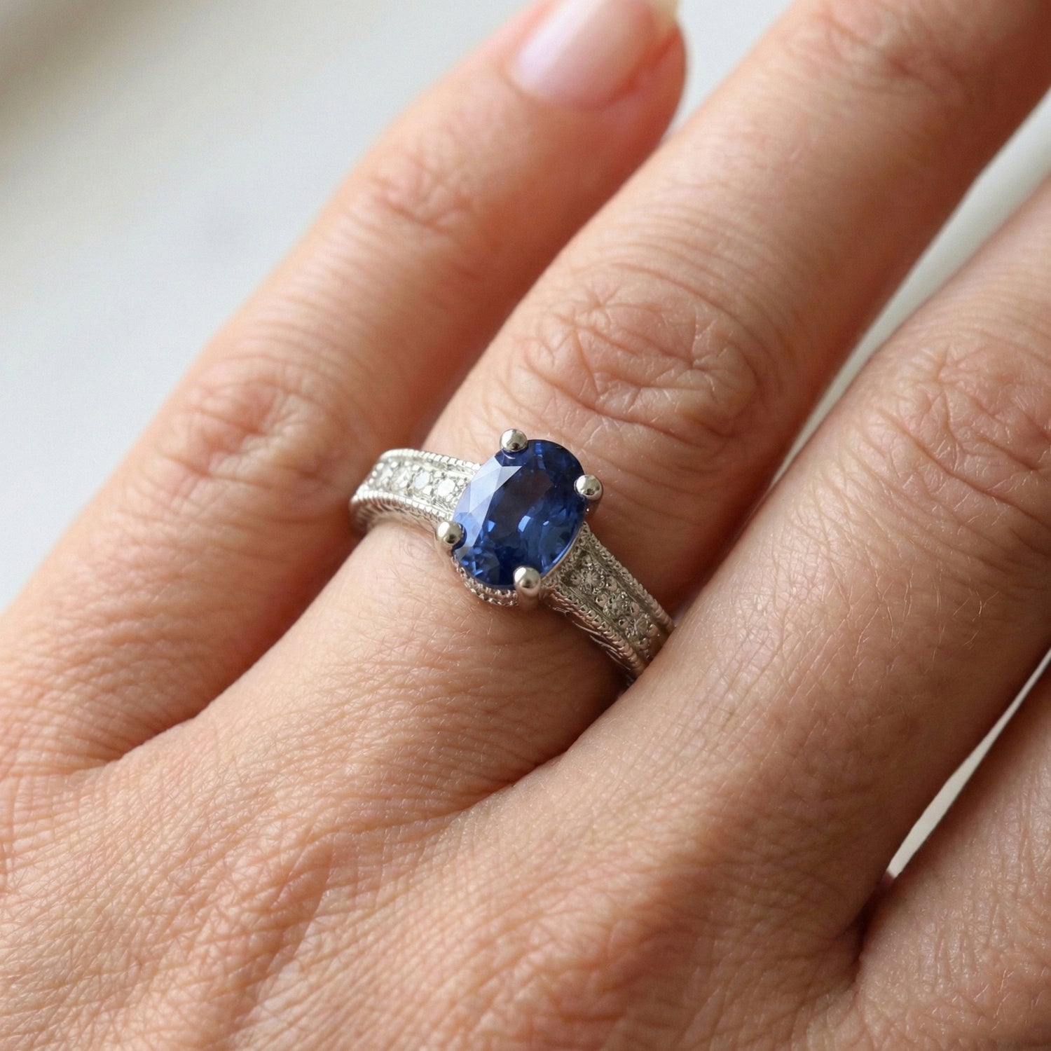 naturel round diamant 2carats bague sur blanc