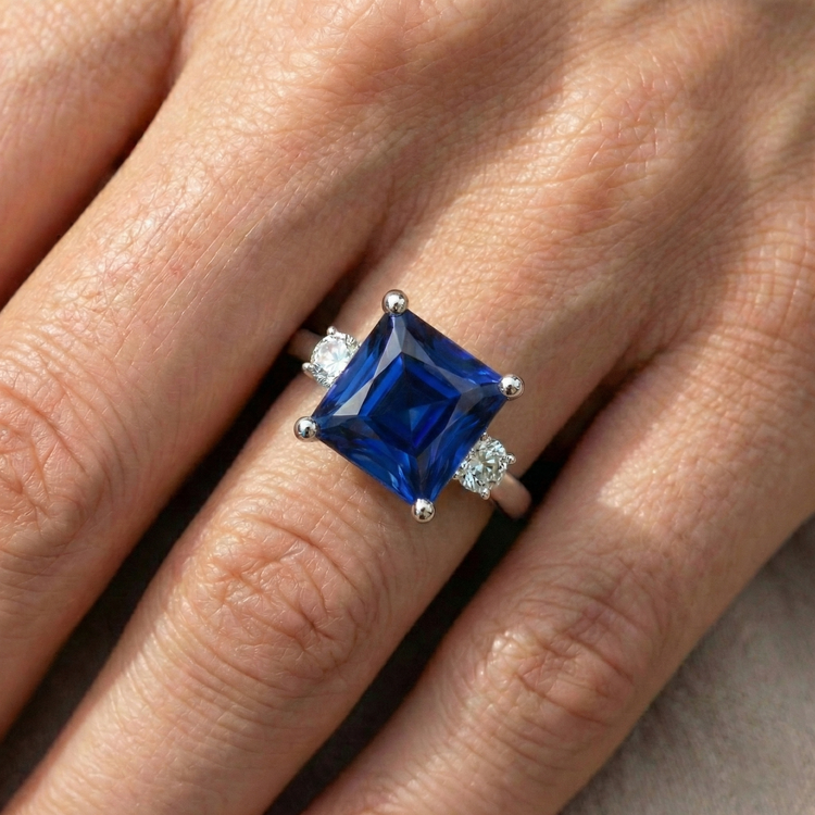 Bague Diamant Naturels Extraits des Mines ( et non cultivés en laboratoire ) Or Blanc Princesse Ceylan Saphir 3 Pierres 5.50 Carats
