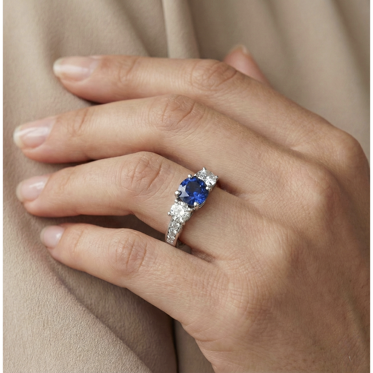 naturel round diamant 2.50carats bague avec accents diamants