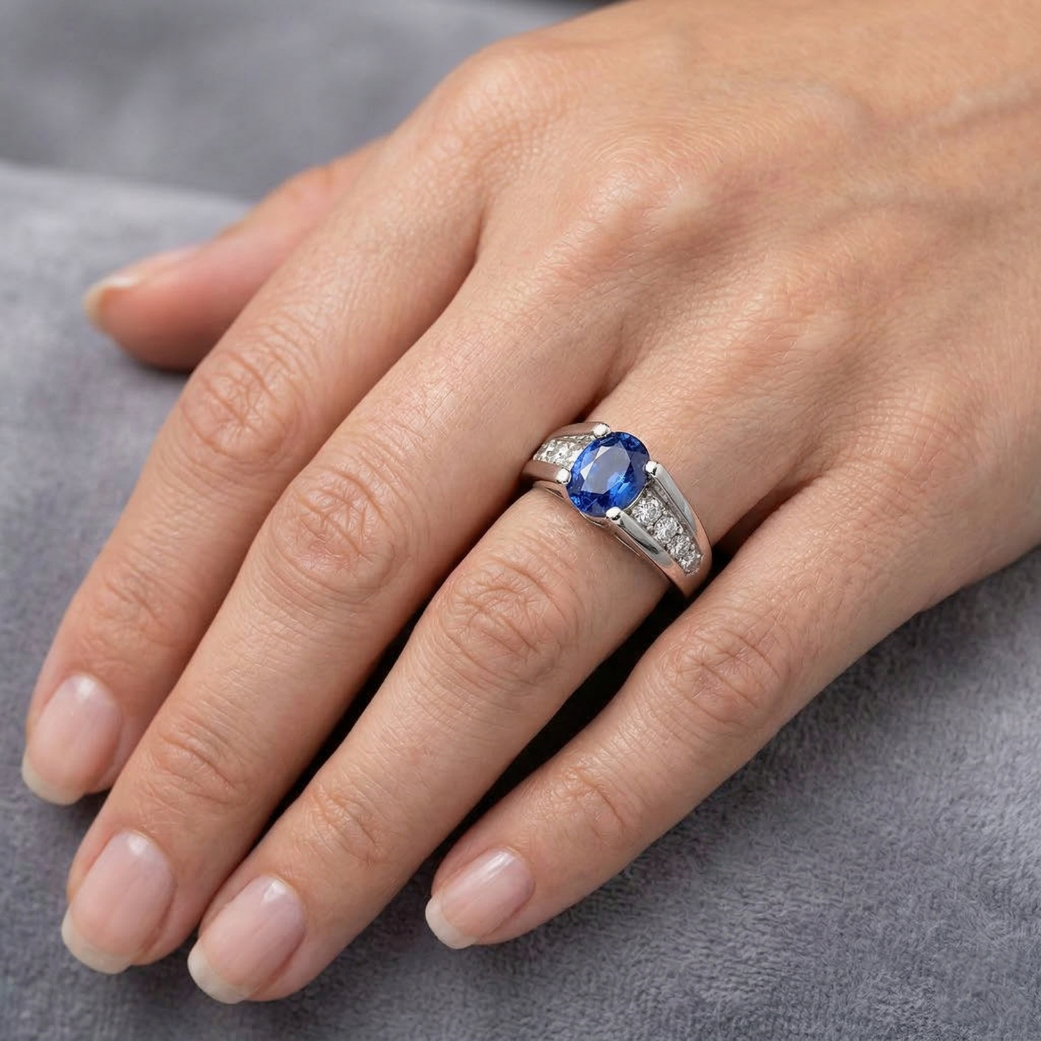 naturel round diamant 2.10carats bague sur blanc