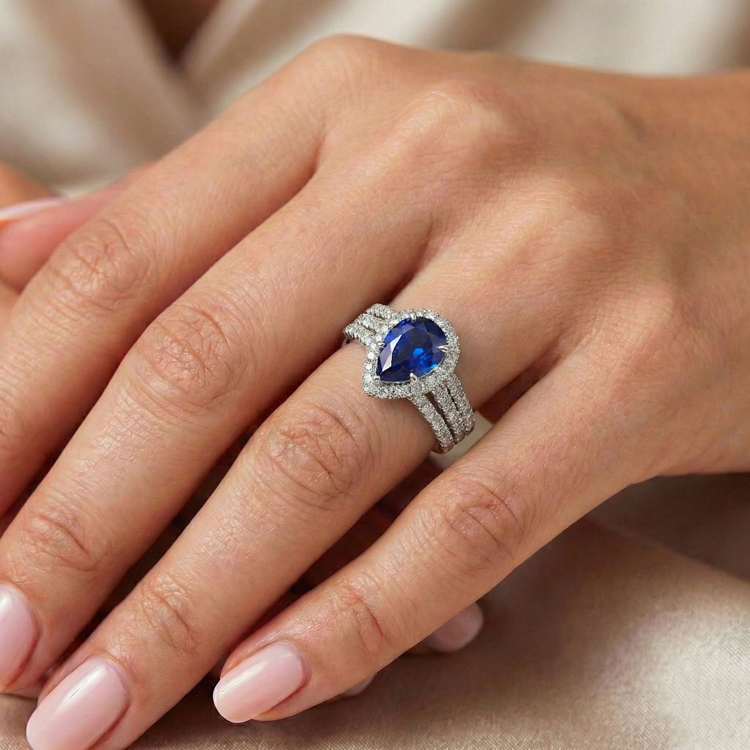 naturel pear diamant 5carats bague photo lifestyle