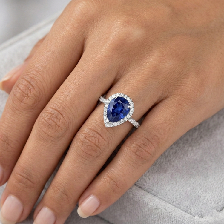 naturel pear diamant 3.25carats bague sur blanc