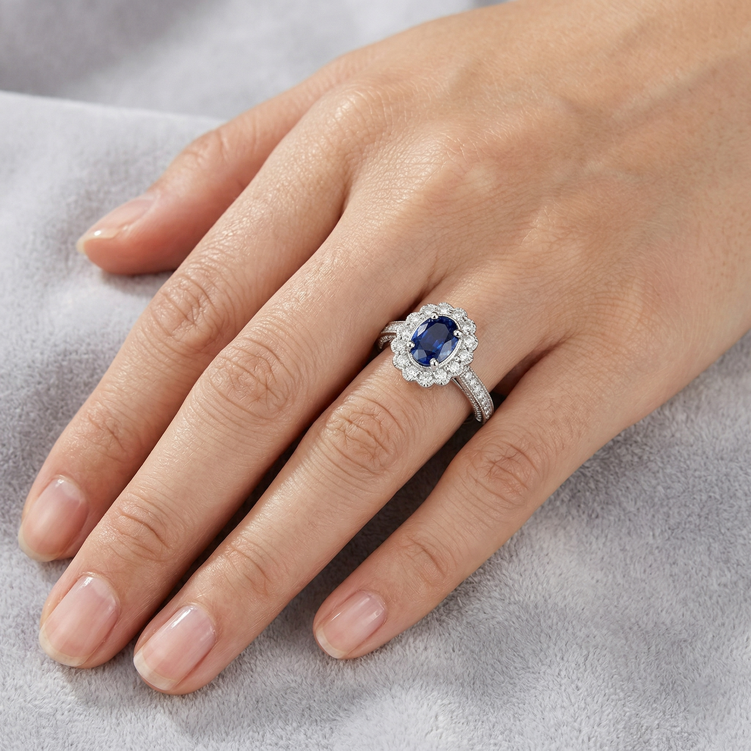 naturel round diamant 2carats bague sur blanc