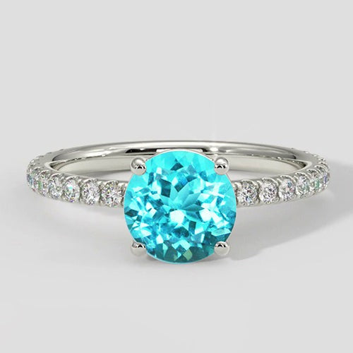 Bague Paraiba bleue avec des accents de diamants ronds