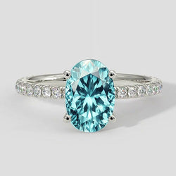 Bague Paraiba ovale bleue de 3,75 ct avec bande de diamants